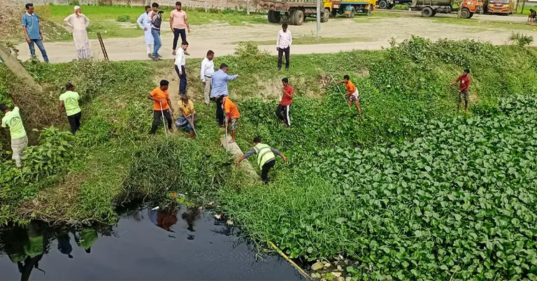 ময়মনসিংহের আকুয়া খাল খনন ও পরিষ্কার কাজ